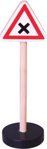 Drewniany znak drogowy - uwaga skrzyżowanie