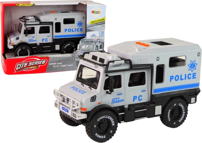 Jeżdżący terenowy pojazd służb miejskich z otwieranymi drzwiami, dźwiękiem i światłami