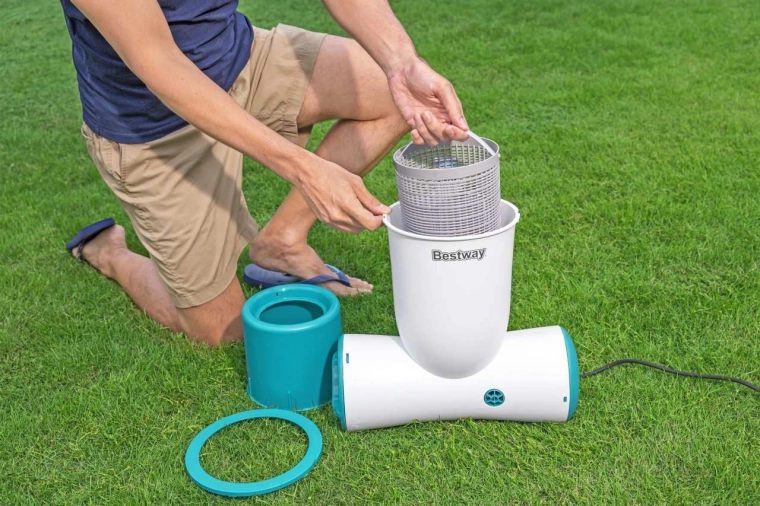 Pompa filtrująca ze skimmerem BESTWAY FlowClear Skimatic 3974 l/h + filtr zapasowy