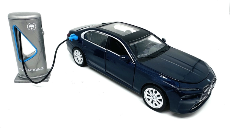 MSZ BMW i7 model auta 1/32 ze światłem i dźwiękiem - 1 sztuka