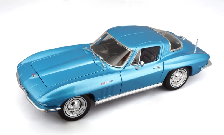 Maisto Chevrolet Corvette 1965 metalowy model 1:18 jasnoniebieski
