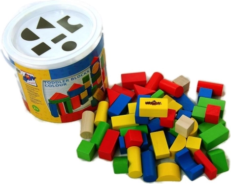 Drewniane klocki dla maluchów w wiaderku z sorterem