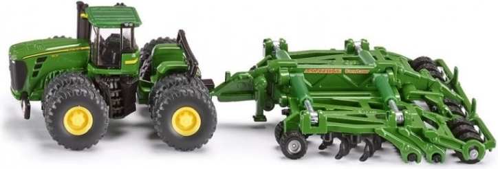 Traktor John Deere i zestaw do orki
