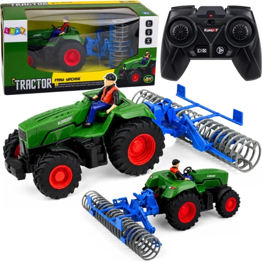Zielony traktor RC z wałem polowym i figurką farmera 1:24