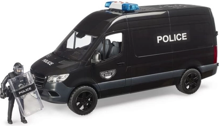 Bruder policyjny van Mercedes‑Benz Sprinter z funkcjonariuszem w ciężkim opancerzeniu
