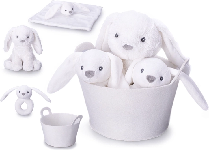 Zestaw prezentowy dla niemowlęcia – pluszowy biały króliczek 20 cm, grzechotka i przytulanka w miękkim koszyku