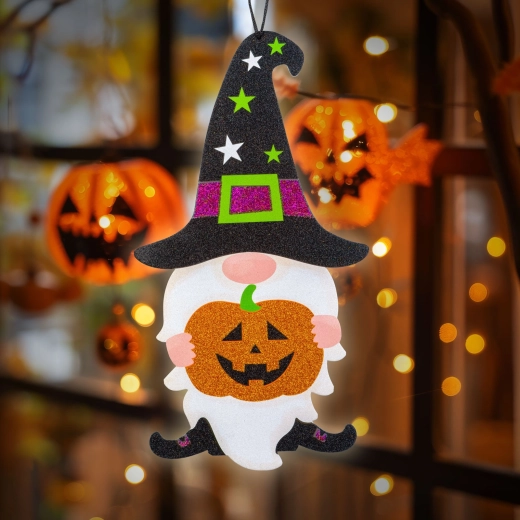 Wisząca dekoracja halloweenowa w kształcie skrzata z pianki 44 × 26 cm