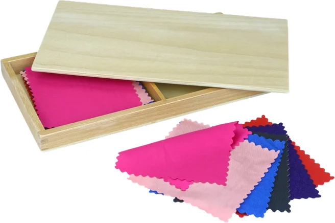 Moyo Montessori pudełko z tkaninami