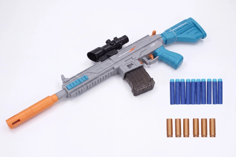 Karabin Pioneer M416 z piankowymi nabojami i łuskami