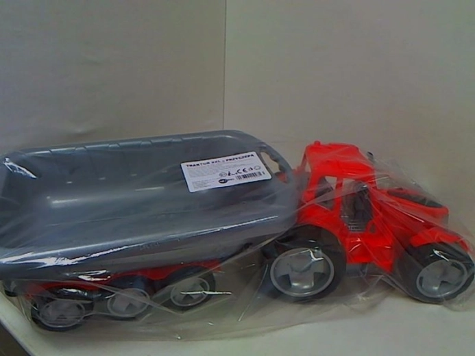 Traktor XXL z przyczepą