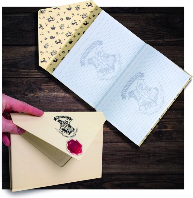 Liniowany notes Harry Potter z magnetycznym zamknięciem
