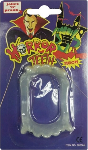 Wampirze zęby świecące w ciemności