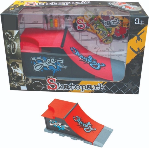 Zestaw skateparku ze skośną rampą, railem i fingerboardem