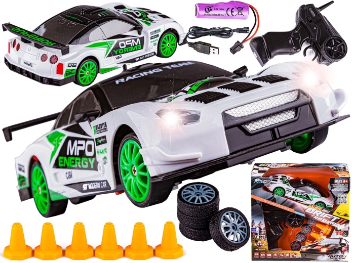 Auto RC do driftu Nissan GT-R 1:24 2,4 GHz 4WD białe