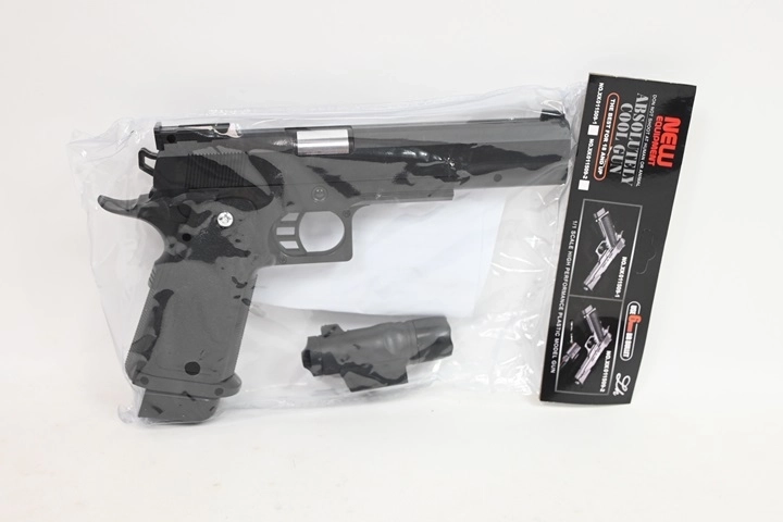 Pistolet na kulki ze światłem