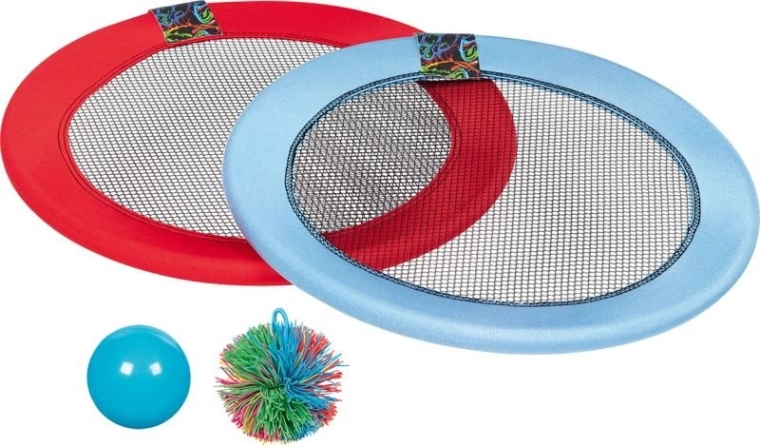 Goki gra w rzucanie i łapanie z piłkami