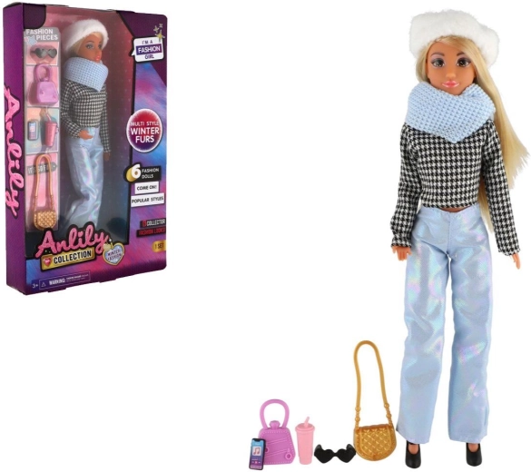 Lalka Anlily z ruchomymi stawami 30 cm – edycja zimowa z akcesoriami