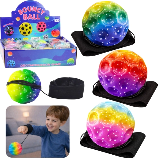 Sensoryczna piłeczka na gumce z bransoletką, tęczowa, 6 cm