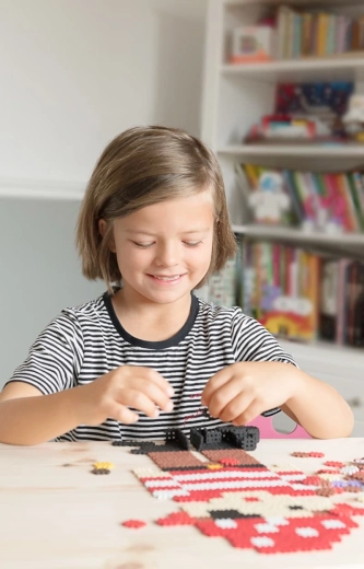 Wspiera małą motorykę i koncentrację