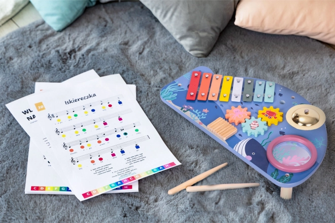 Stoliczek muzyczny z ksylofonem, talerzami, tamburynem i grzechotką świat morski ECOTOYS