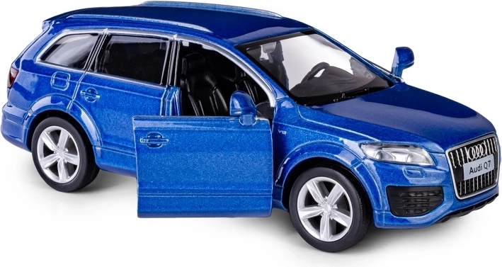 Otwierane drzwi i szczegółowe wnętrze