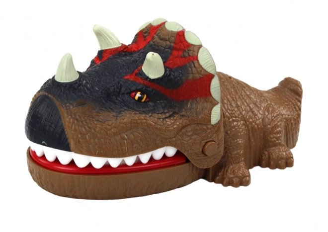 Gryzący dinozaur triceratops