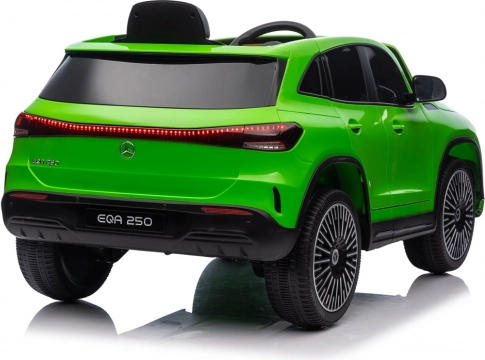 Elektryczne auto Mercedes Benz EQA 250 zielone