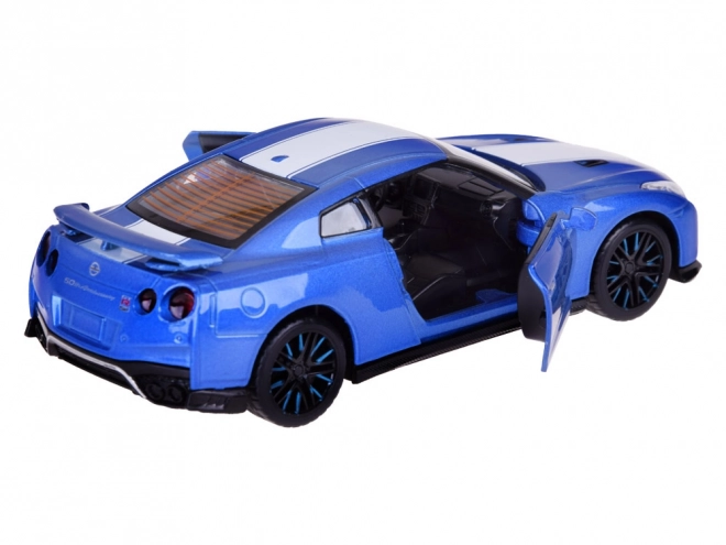 Auto Nissan GT-R z otwieranymi drzwiami