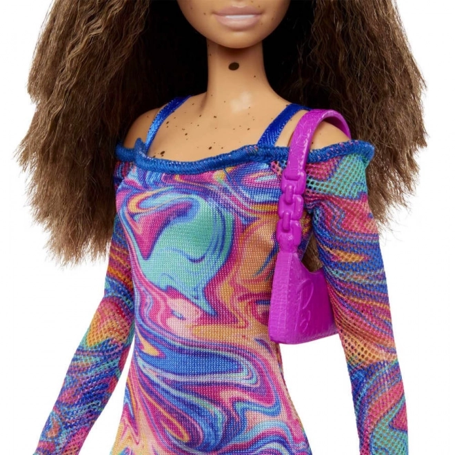 Lalka Barbie Fashionistas z kręconymi włosami i piegami
