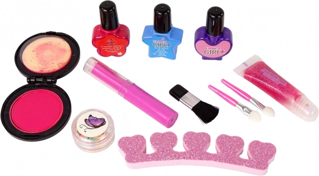 Kompletny makijaż i manicure w jednym