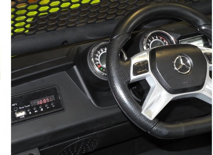 Podświetlany kokpit i multimedia