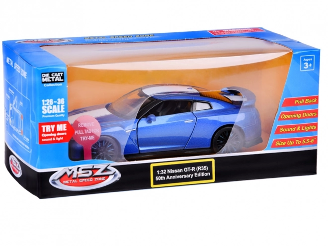 Auto Nissan GT-R z otwieranymi drzwiami