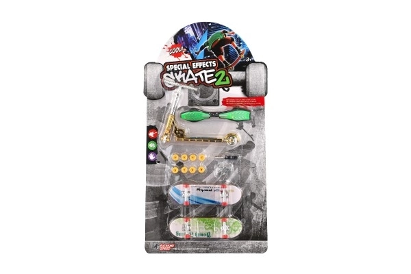 Zestaw deskorolka śrubowa, hulajnoga palcowa, waveboard plastikowy z dodatkami mix rodzajów na karcie 16x30cm