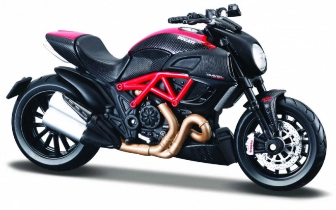 Model Ducati Diavel Carbon z podstawką 1/18