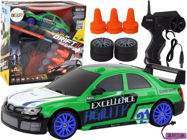 Zielony zdalnie sterowany samochód sportowy R/C z wymiennymi kołami