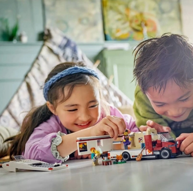 LEGO City 60454 Wakacyjny kamper pełen przygód