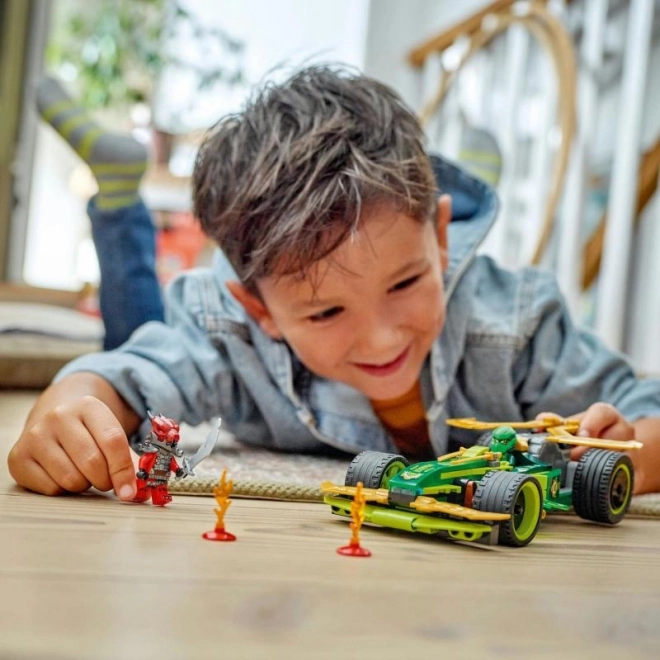 LEGO Ninjago wyścigowy samochód Lloyda z napędem na odwrotny ciąg