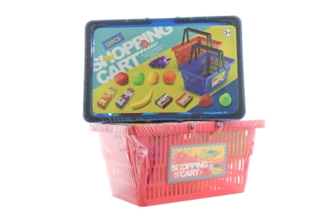 Koszyk zakupowy z owocami i produktami spożywczymi