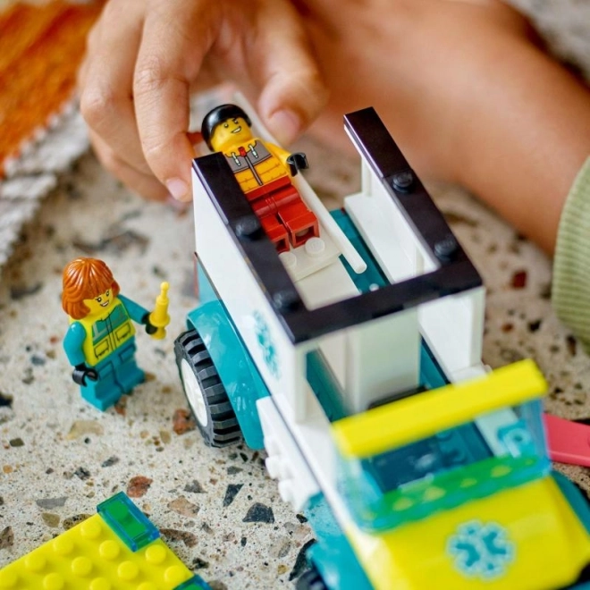 LEGO® City 60403 Karetka i snowboardzista
