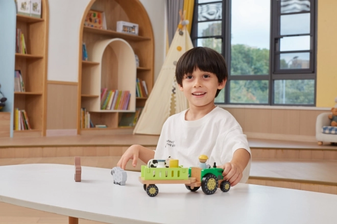 Drewniany traktor ze zwierzątkami