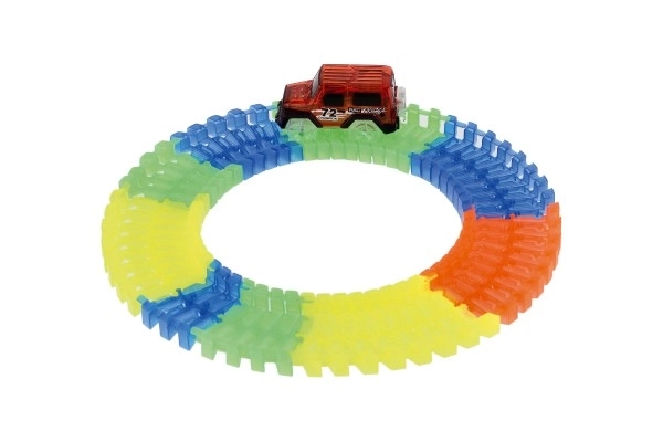 Świecący tor w ciemności + auto na baterie plastik 57 szt. długość 72 cm na karcie 17x24x7 cm