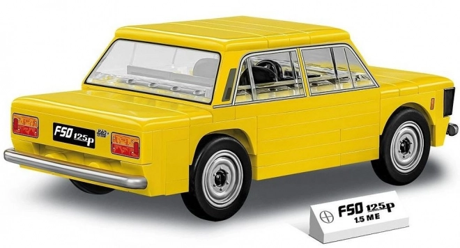 Klasyczne auto FSO 125p z klocków
