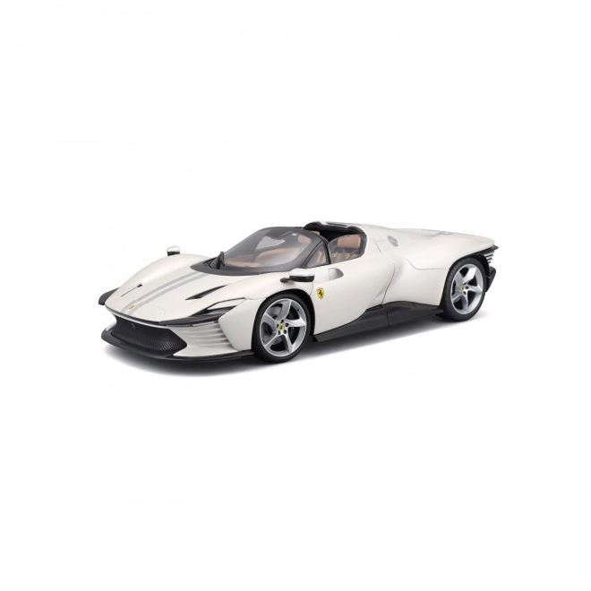 Bburago Ferrari Signature Series Daytona SP3 w skali 1:18 biała