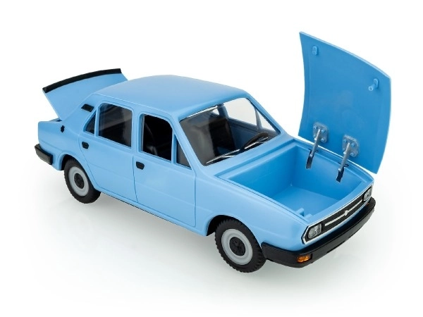 Auto Škoda 120 plastik 21cm w pudełku 22x10x8cm
