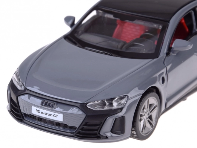 Metalowy model Audi RS e-tron GT Coupé z napędem elektrycznym