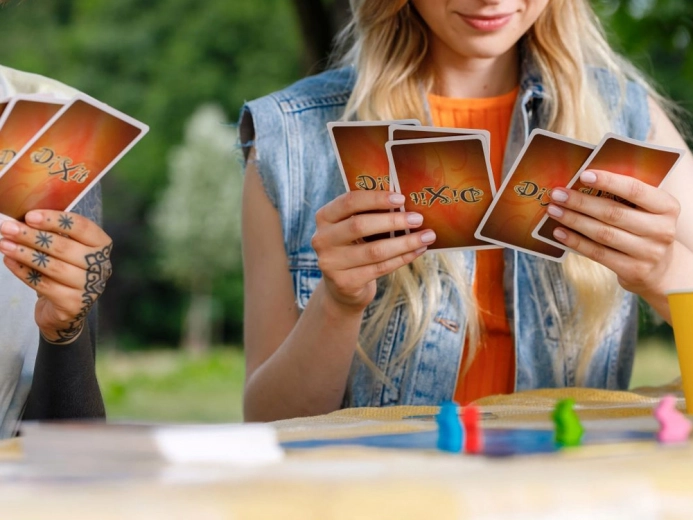 Doświadczenie towarzyskie dla 3–8 graczy