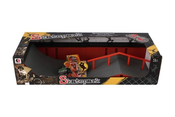 Skatepark z palcowym śrubowym deskorolką