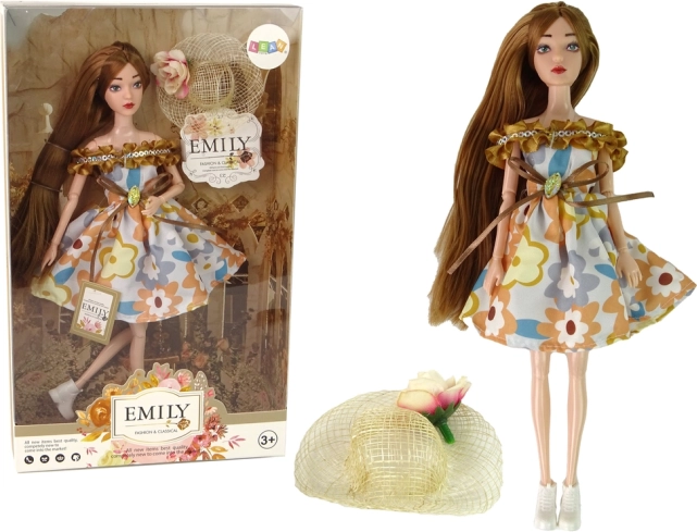 Lalka Emily z jesiennym kapeluszem i długimi brązowymi włosami