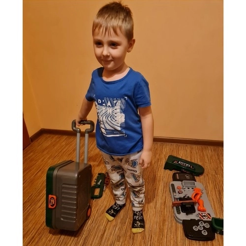 Warsztat dziecięcy z narzędziami i walizką