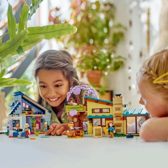 LEGO® Friends 42620 Domy rodzinne Olly'ego i Paisley